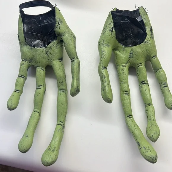 Alien hands - Picture 2 of 2